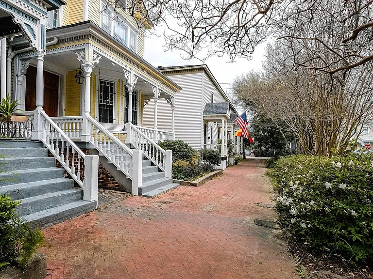 414 E Gaston St — Photo 26
