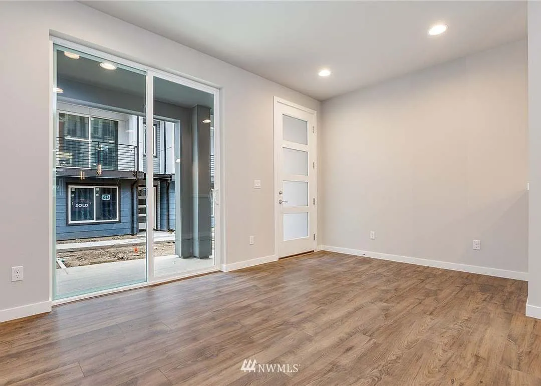3 bed, 1803 sqft, $4,080 — Photo 3