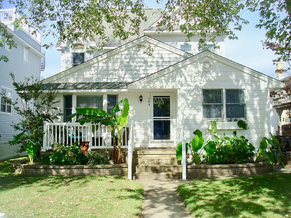 1st image of 104 Simpson Ave