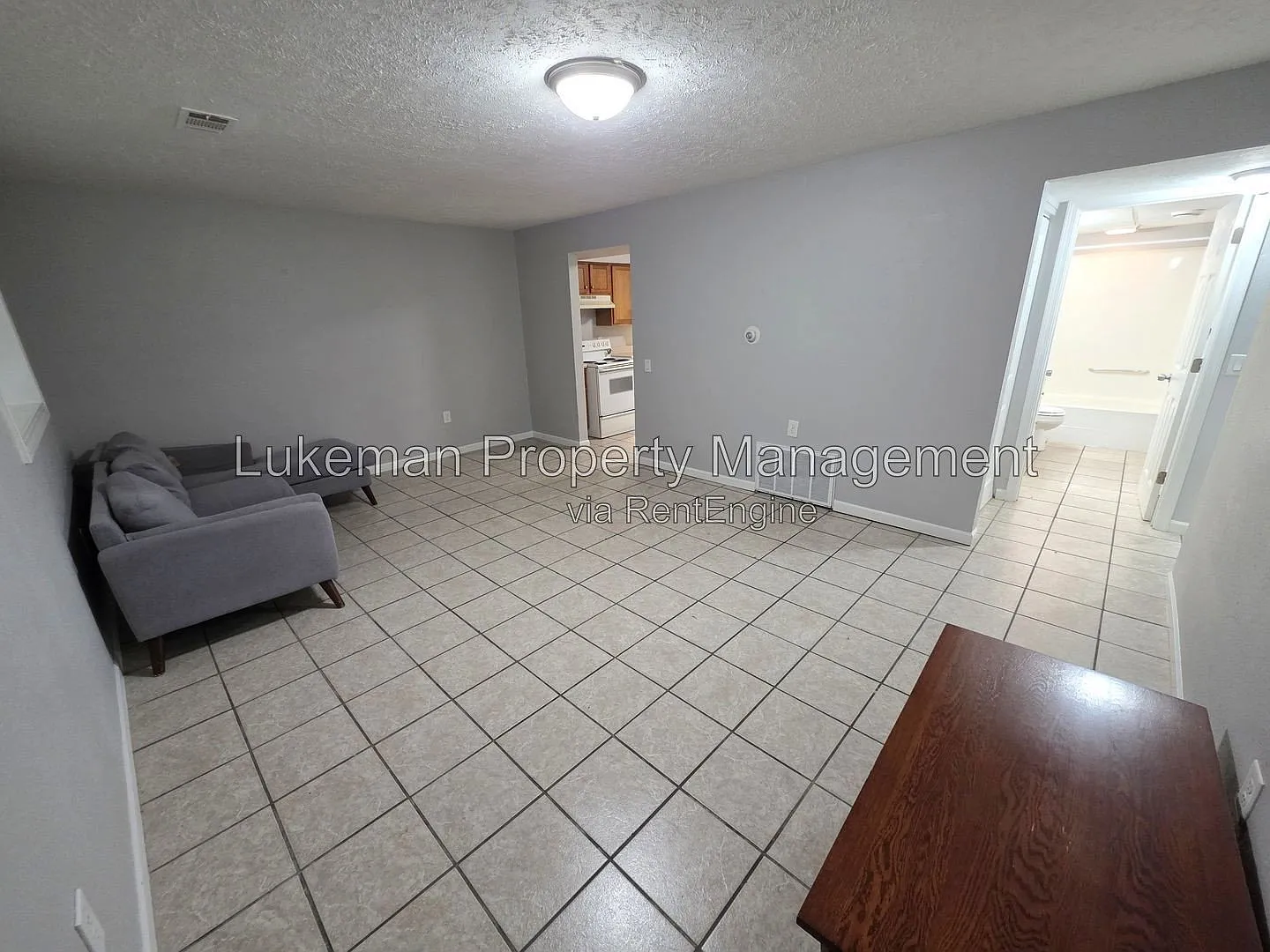 2 bed, 1.0 bath, 800 sqft, $950 — Photo 2