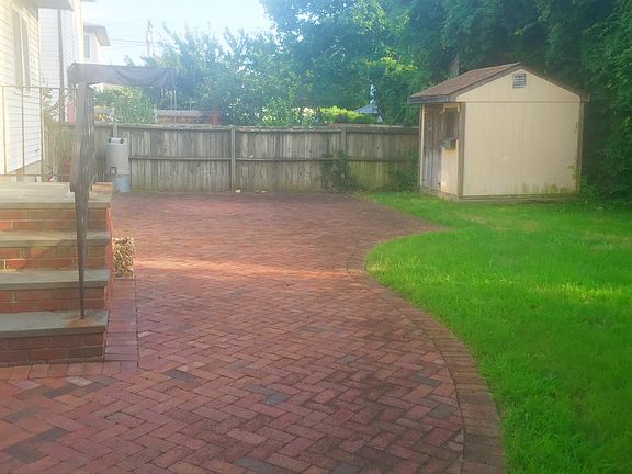 4th image of 239 Caryl Dr