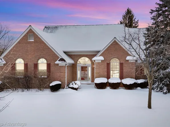 2850 Santia Dr, Troy, MI 48085
