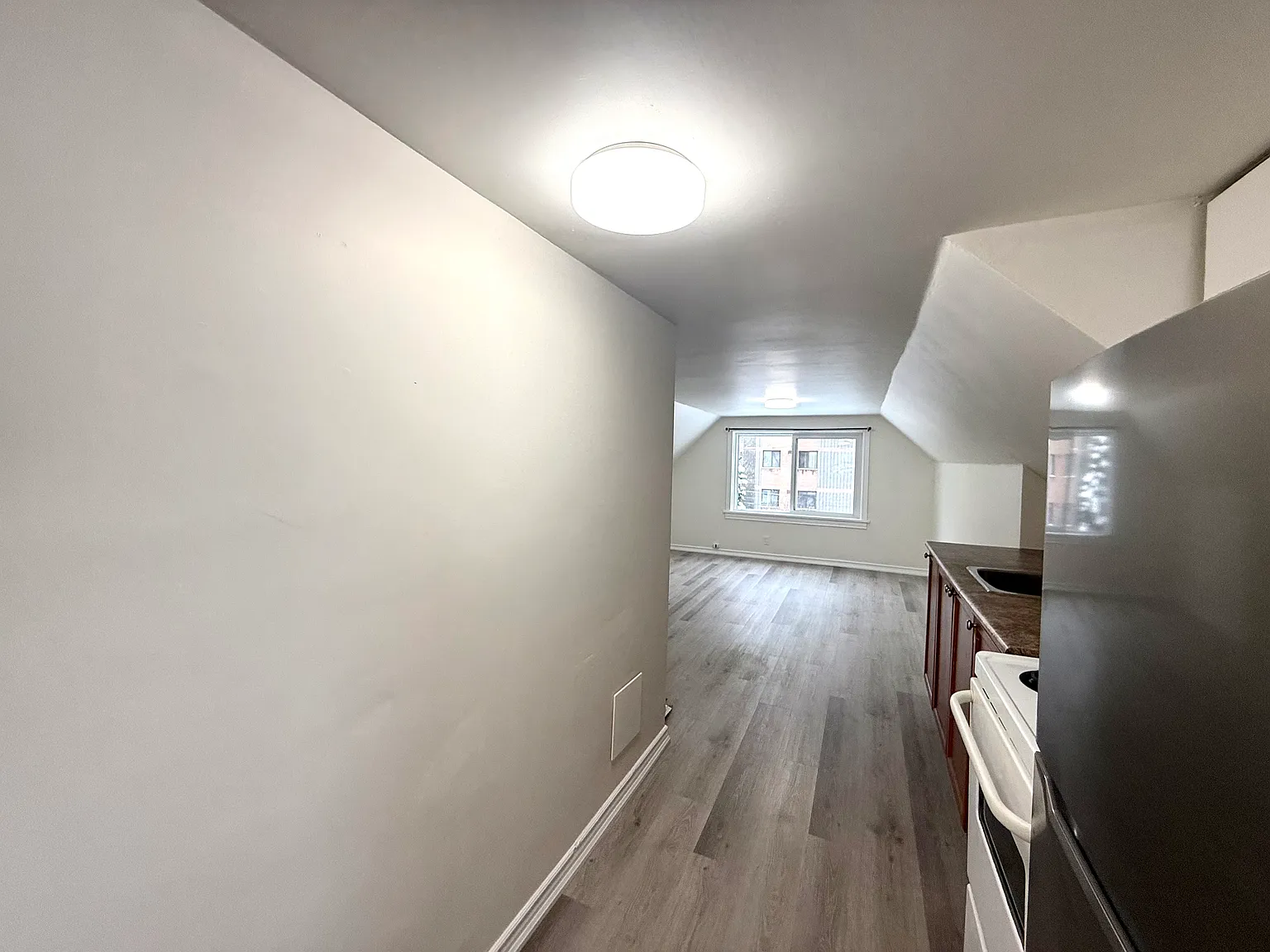3- 169 East Ave S Hamilton L8N2T8 — Photo 1