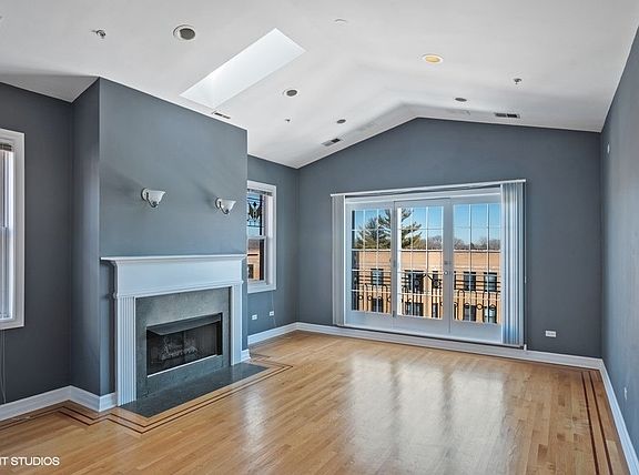 3rd image of 602 N Hinman Ave #4N