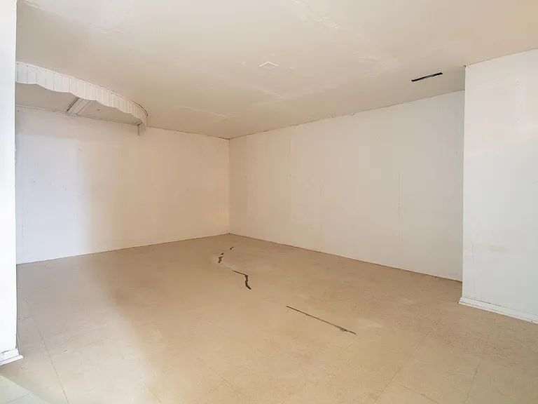 1370 W 1st Ave — Photo 17