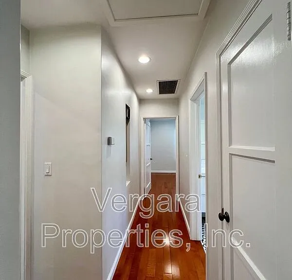 6531 W 85th St — Photo 12