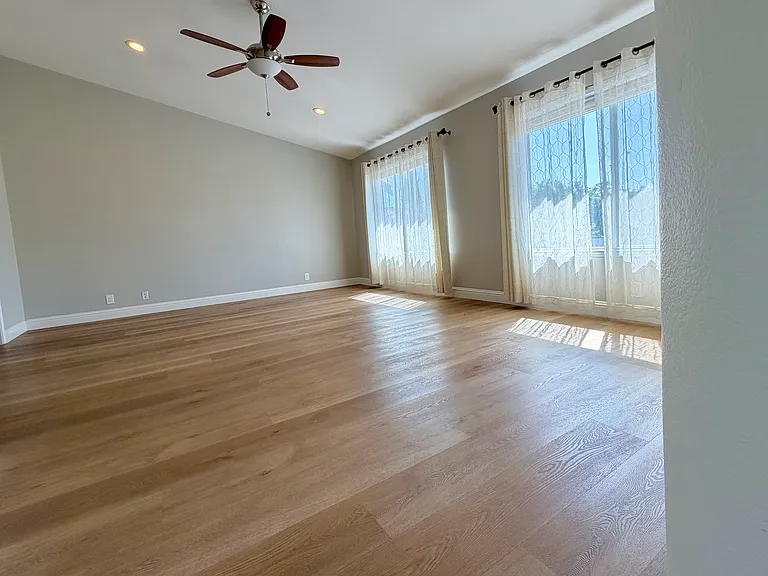 1066 Sandalwood Ln — Photo 15