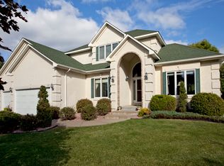 6215 Addington Ct, Eden Prairie, MN 55346