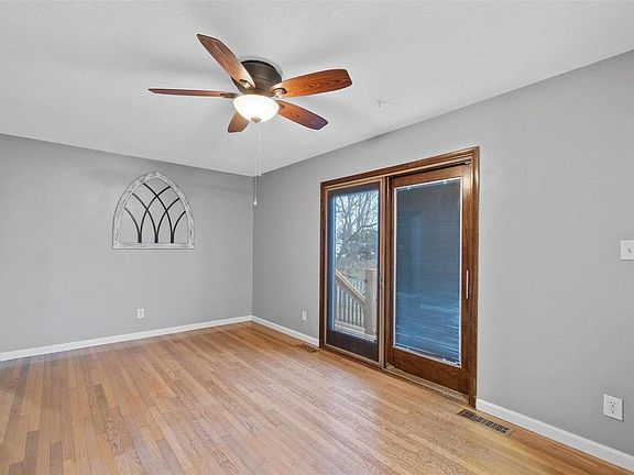 5th image of 130 Albert Dr