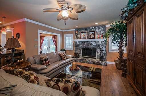 3rd image of 7333 Rosetree Pl W