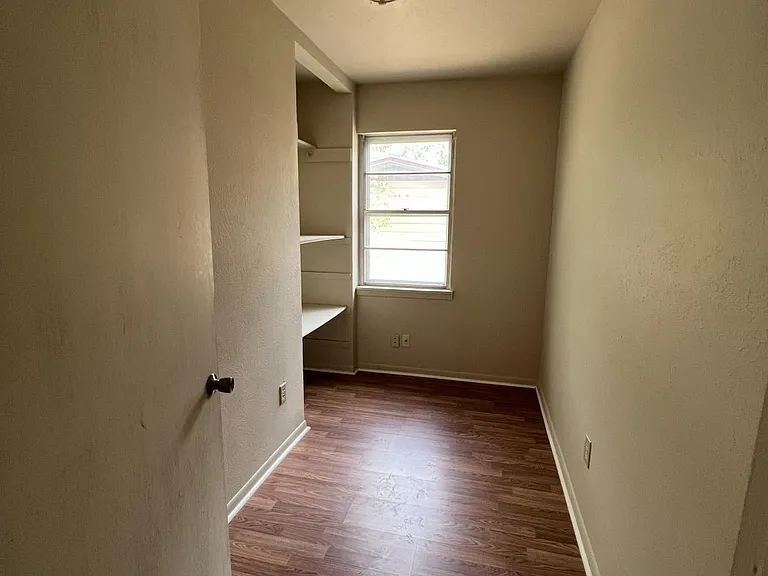 2104 Terrace Dr — Photo 3