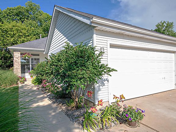 2nd image of 615 N Cygnet Lake Dr