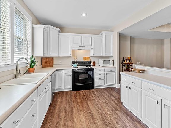 5th image of 206 Saint Andrews Dr