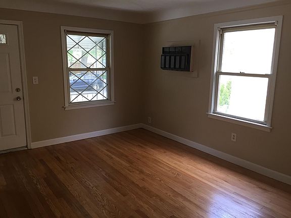 3rd image of 2180 Russell Ave