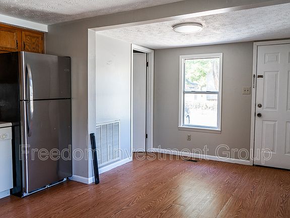2nd image of 2515 Cedar Ln #1