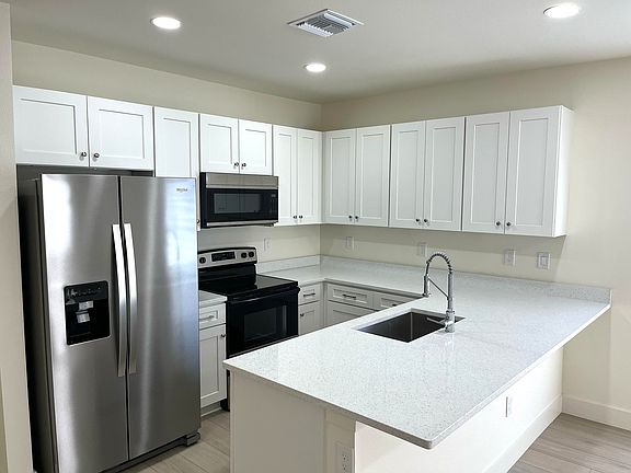 2nd image of 925 13th Ave S #925