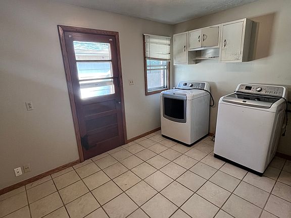 5th image of 1406 N Severance St #B
