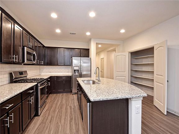 4th image of 18509 Urbano Dr