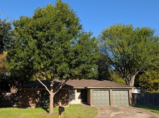 1104 Thistle Ct, Benbrook, TX 76126