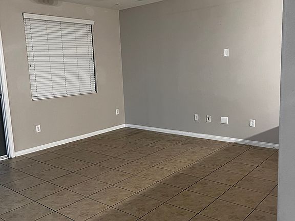 3rd image of 4940 Crystal Field St