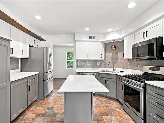 3rd image of 46 Emerald Shore Dr