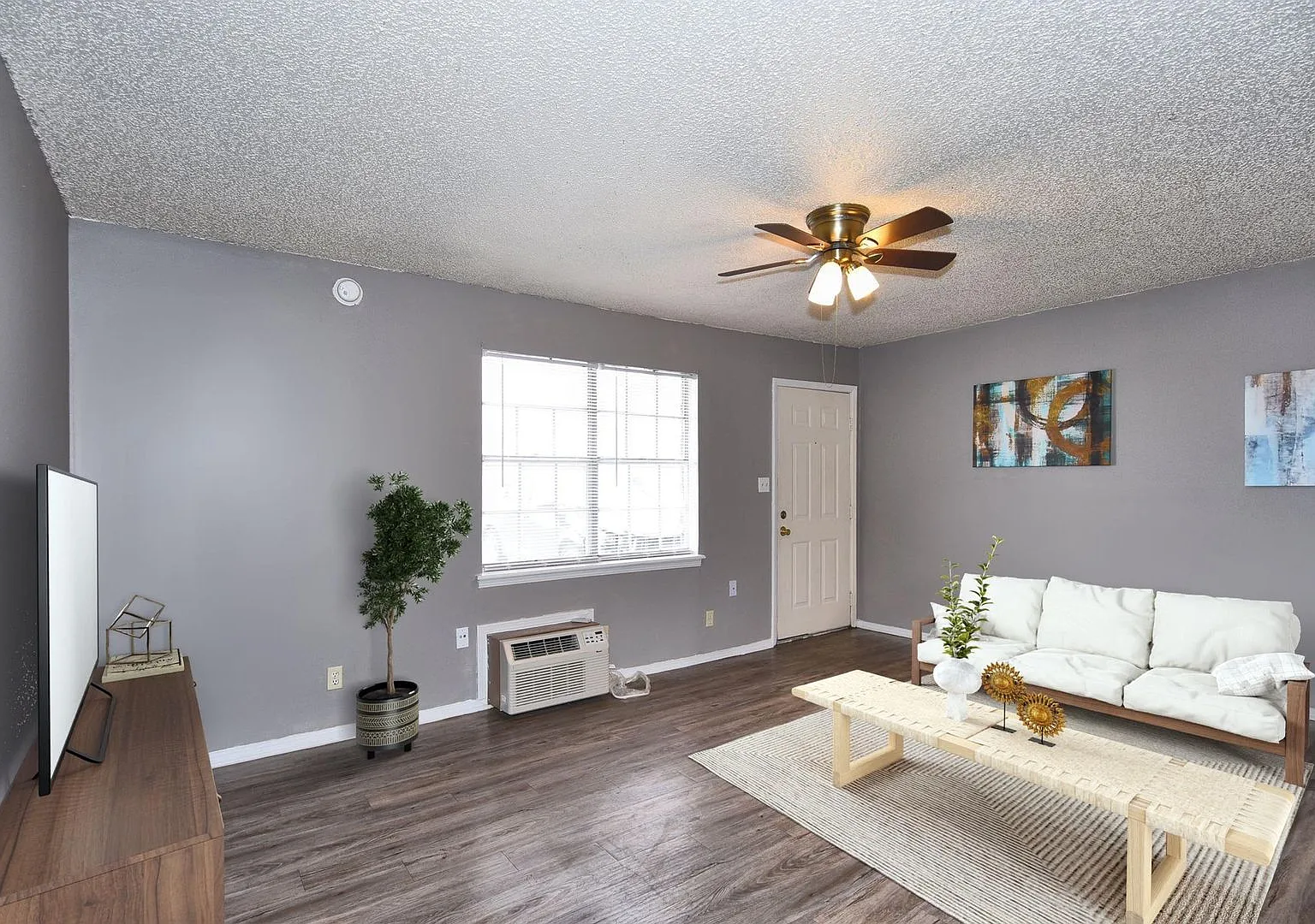 South Point Apartments — Photo 3