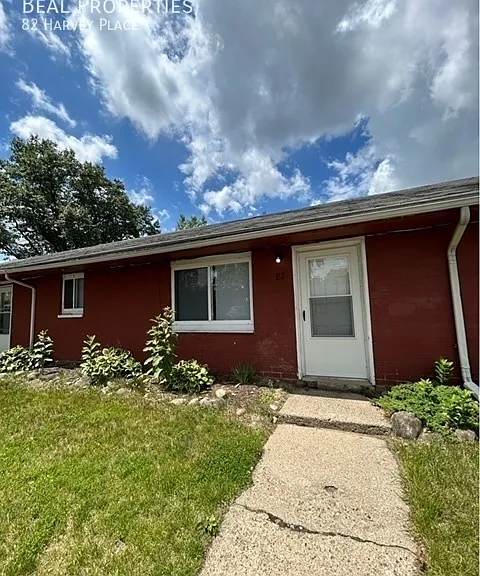 82 Harvey Pl — Photo 5