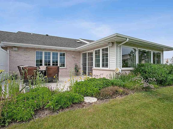 2nd image of 1699 Twin Lakes Cir