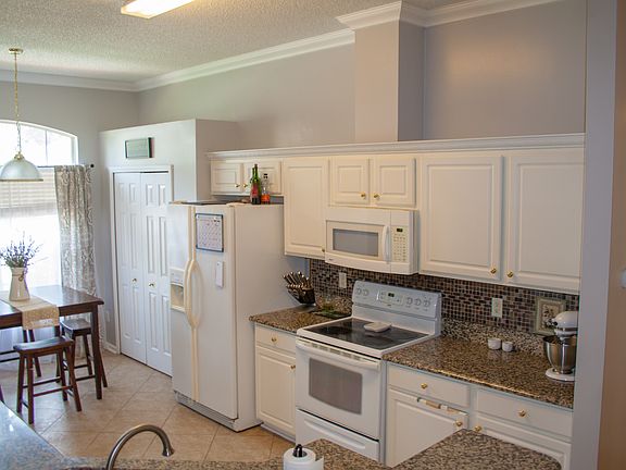 4th image of 2650 Dalmation Ln E