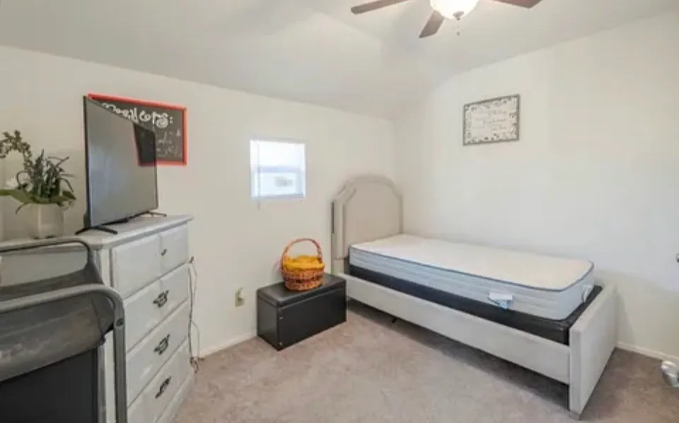4 bed, 2100 sqft, $3,000 — Photo 4