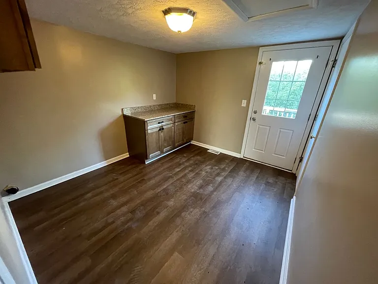 2274 Hempridge Rd — Photo 9