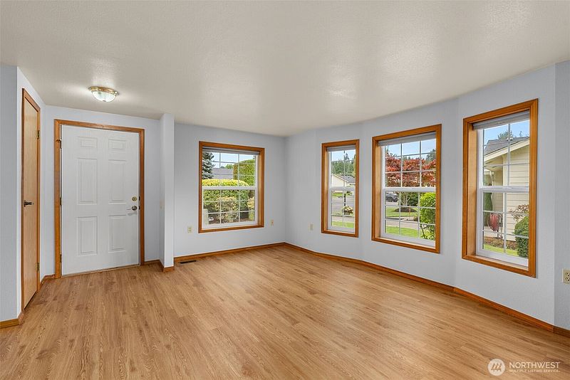 5th image of 109 Longfellow Lane
