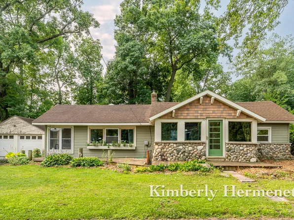8660 Beaver St SE, Alto, MI 49302