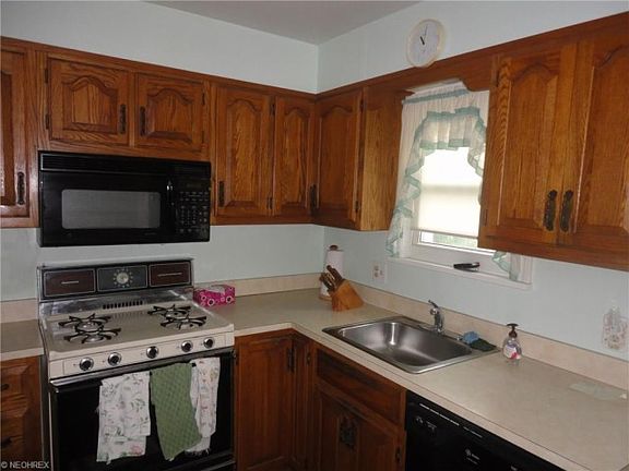 4th image of 7523 Traymore Ave