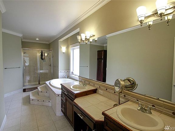 5th image of 936 Colchester Dr E