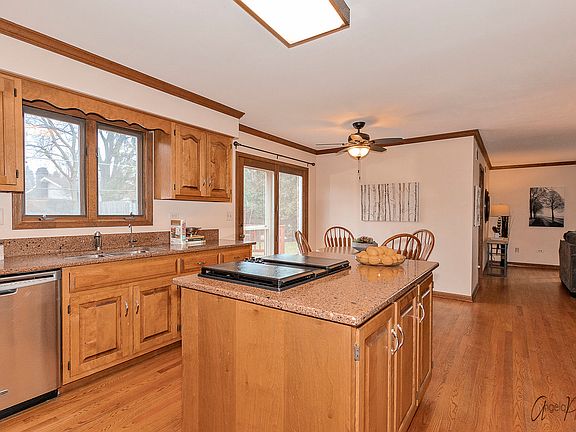 3rd image of 4023 Kenwood Ave