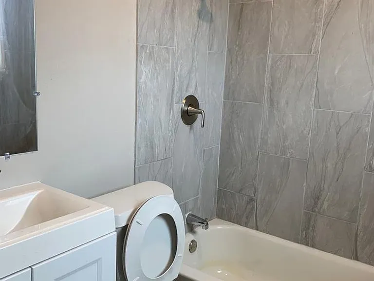 211 E Sterling St — Photo 17
