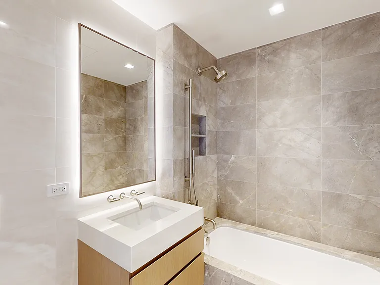 101 W 14th St #9A — Photo 10