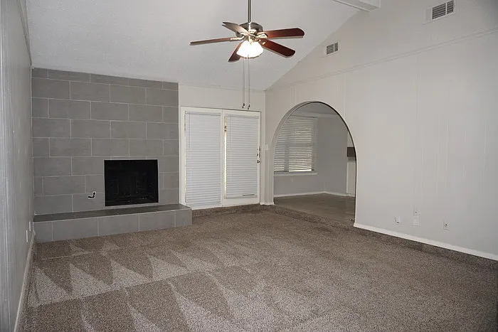 3 bed, 2.0 bath, 1840 sqft, $2,395 — Photo 3