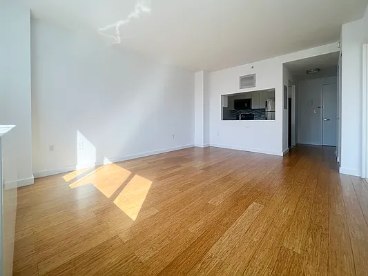 Rented by Kahen Properties | media 28