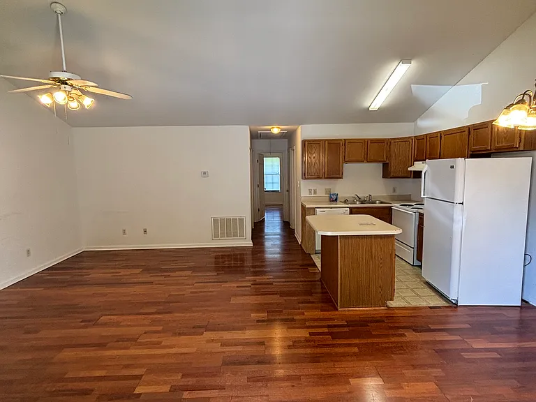 1726 Lone Tree Way — Photo 2