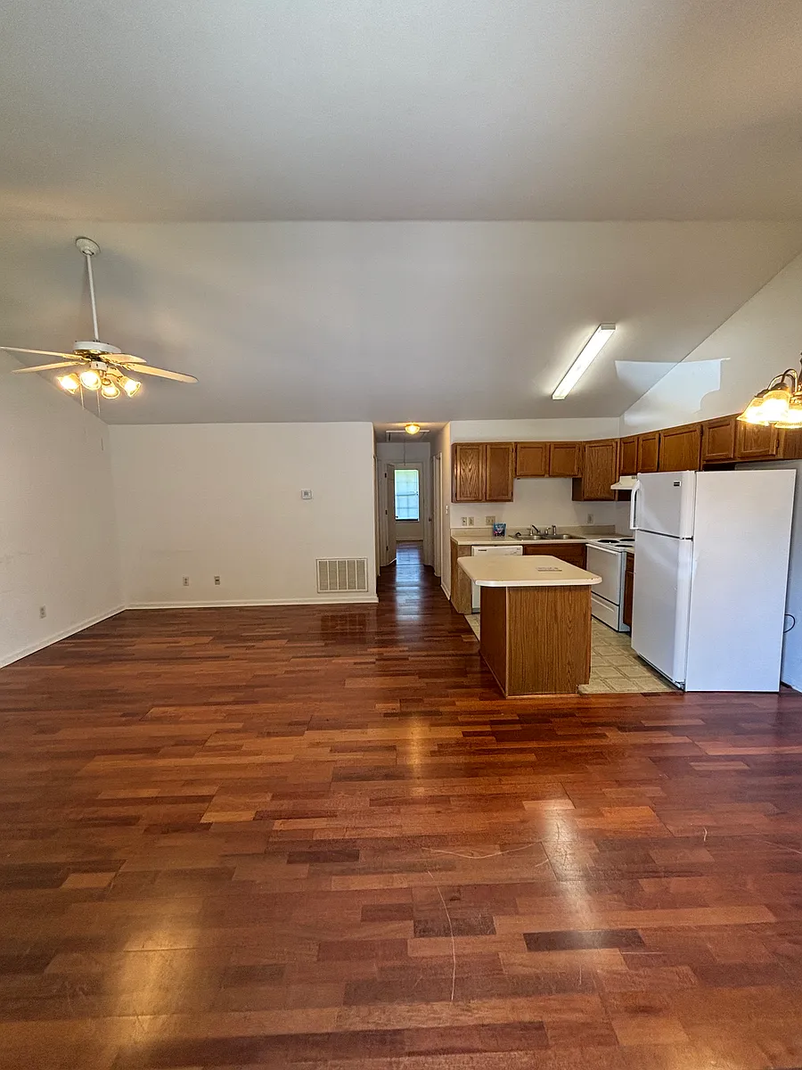 Building Photo - 1726 Lone Tree Way