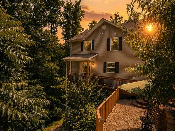 65 Leisure Ln, Swannanoa, NC 28778