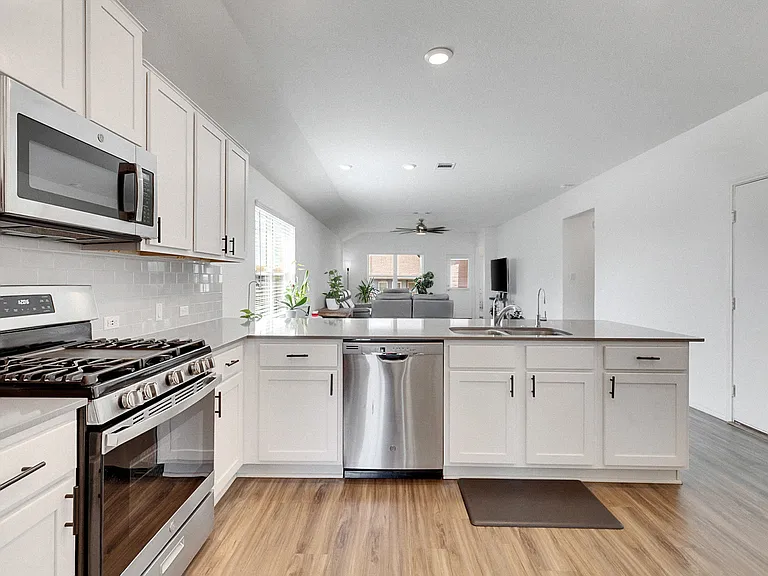 6444 Turin Ln — Photo 5