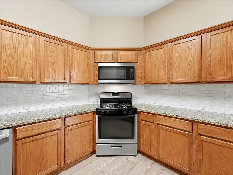 1004 Downridge Dr — Photo 15