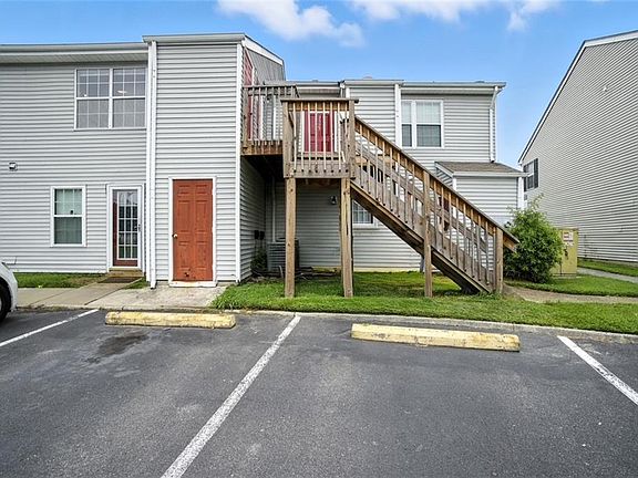 3rd image of 3331 Clover Meadows Dr