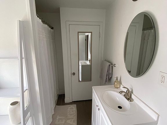 4th image of 414 N Center St #2