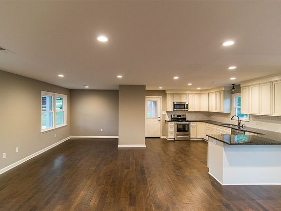 3rd image of 113 Woodmont Dr