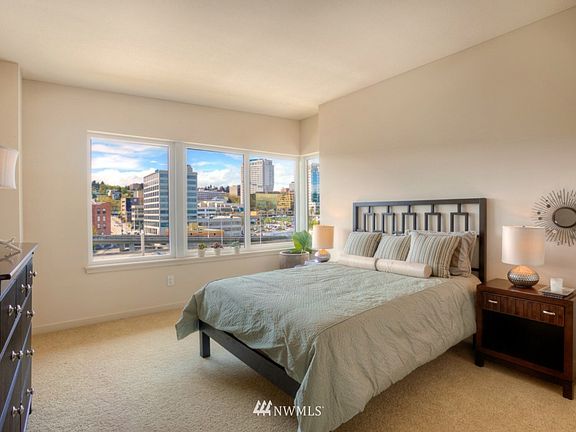 3rd image of 1515 Dock Street #907