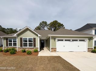 511 Pebble Shore Dr, Sneads Ferry, NC 28460
